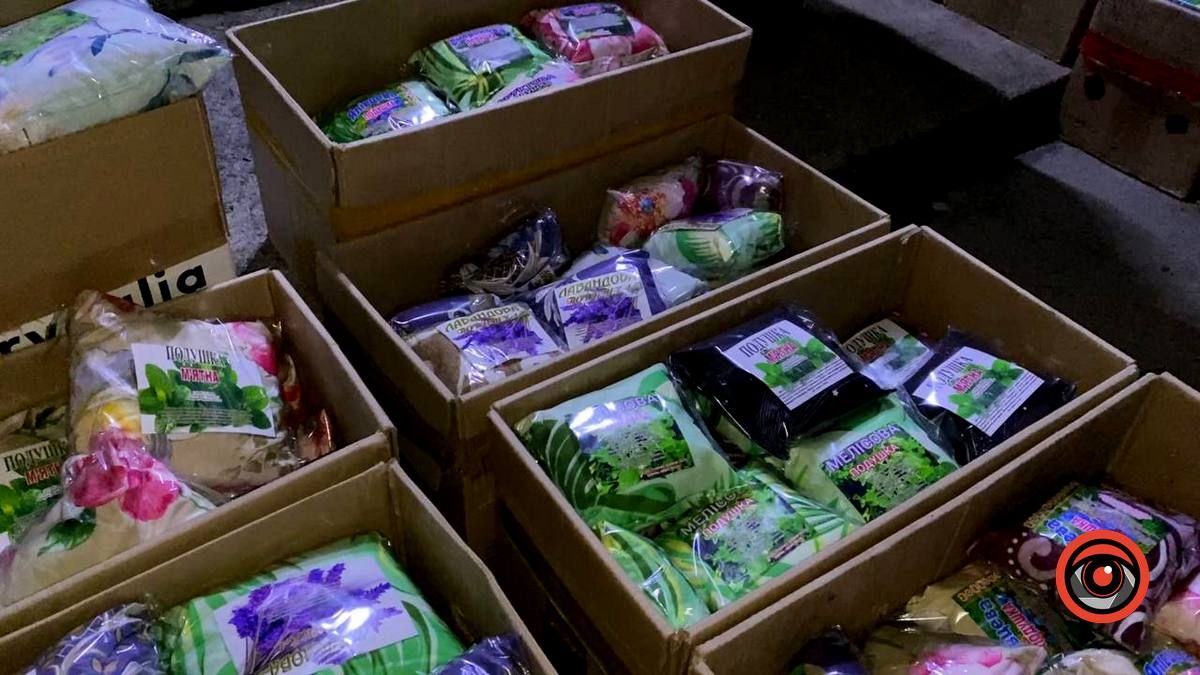 Базар у Кутах: божі ціни і купа краму 7