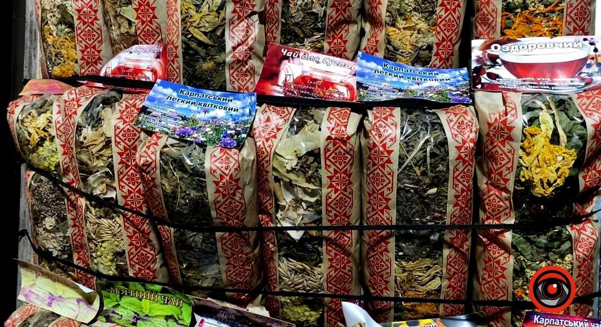 Базар у Кутах: божі ціни і купа краму 9