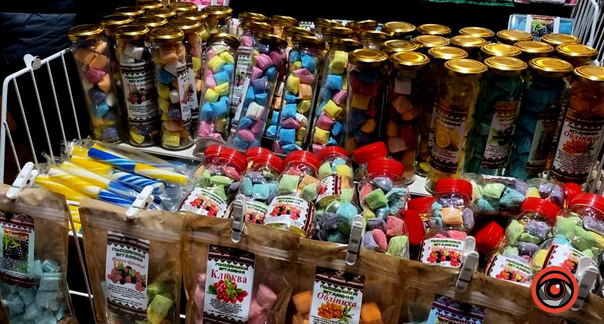 Базар у Кутах: божі ціни і купа краму 8