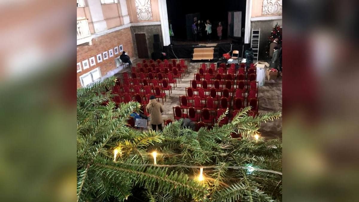 У Соколі встановили ялинку та ілюмінацію