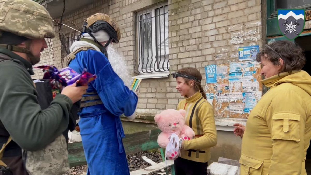 "Едельвейси" принесли дарунки від Миколая діткам з Бахмута