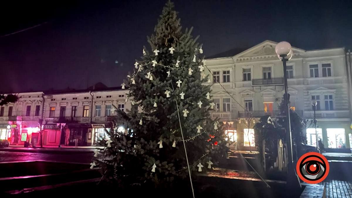 Шопка, а поряд з нею прикрашені ялинки: як виглядатиме площа Відродження?