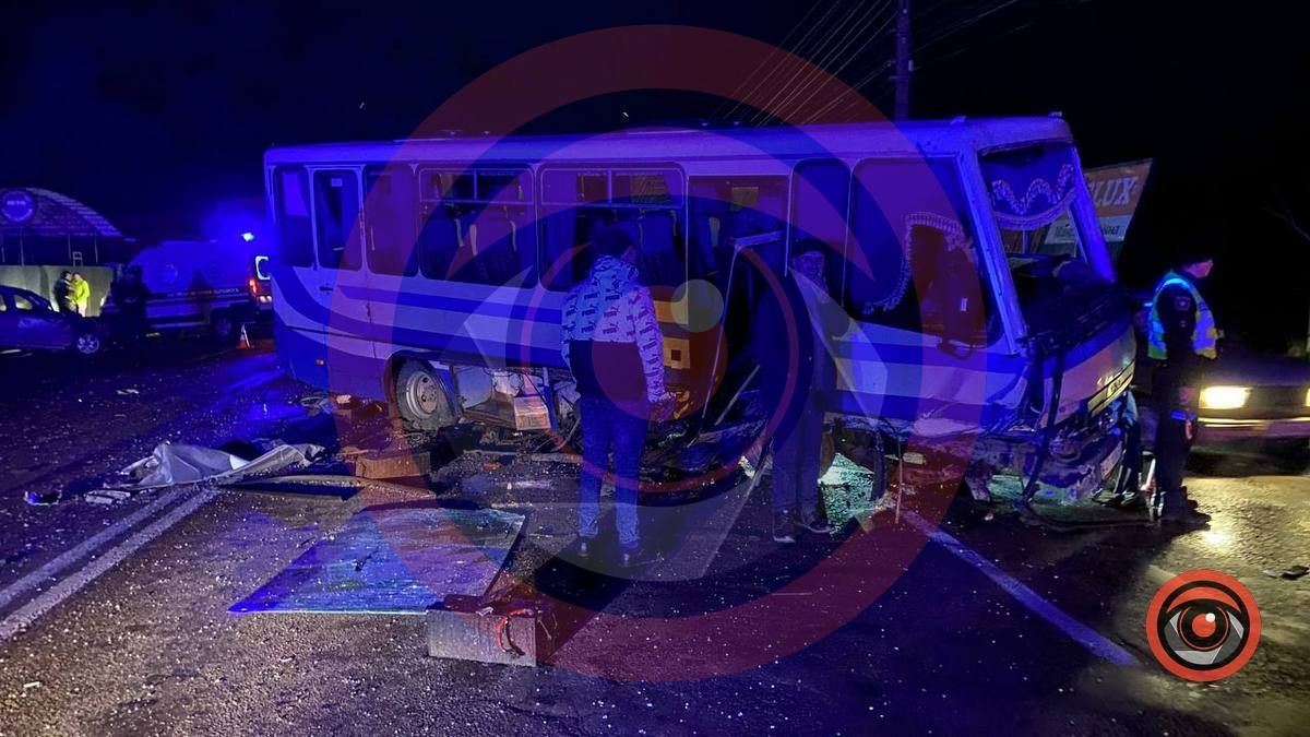 Аварія за участі автобуса у Коломиї: кількох пасажирів госпіталізували 7
