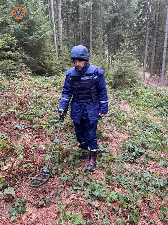 Піротехніки знешкодили боєприпаси на місці, де минулоріч підірвалися туристи 2