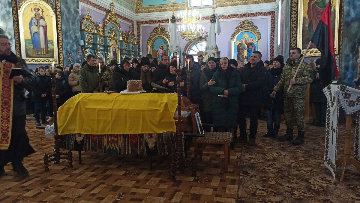 У Печеніжині попрощались із загиблим захисником Володимиром Недільським 3