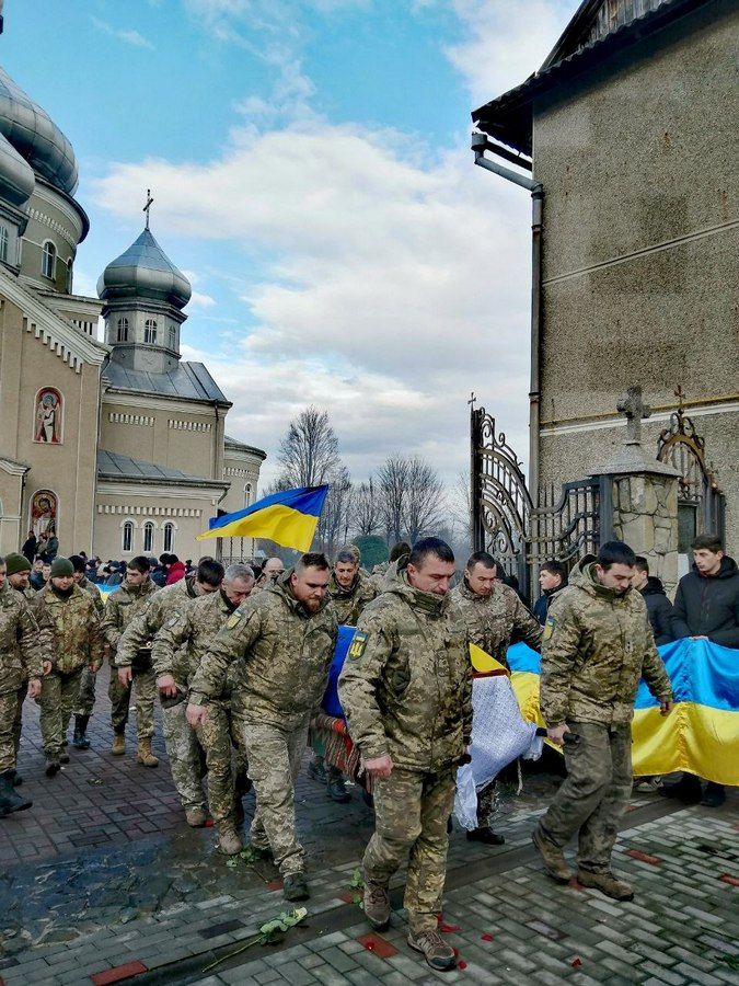 У Печеніжині попрощались із загиблим захисником Володимиром Недільським 4