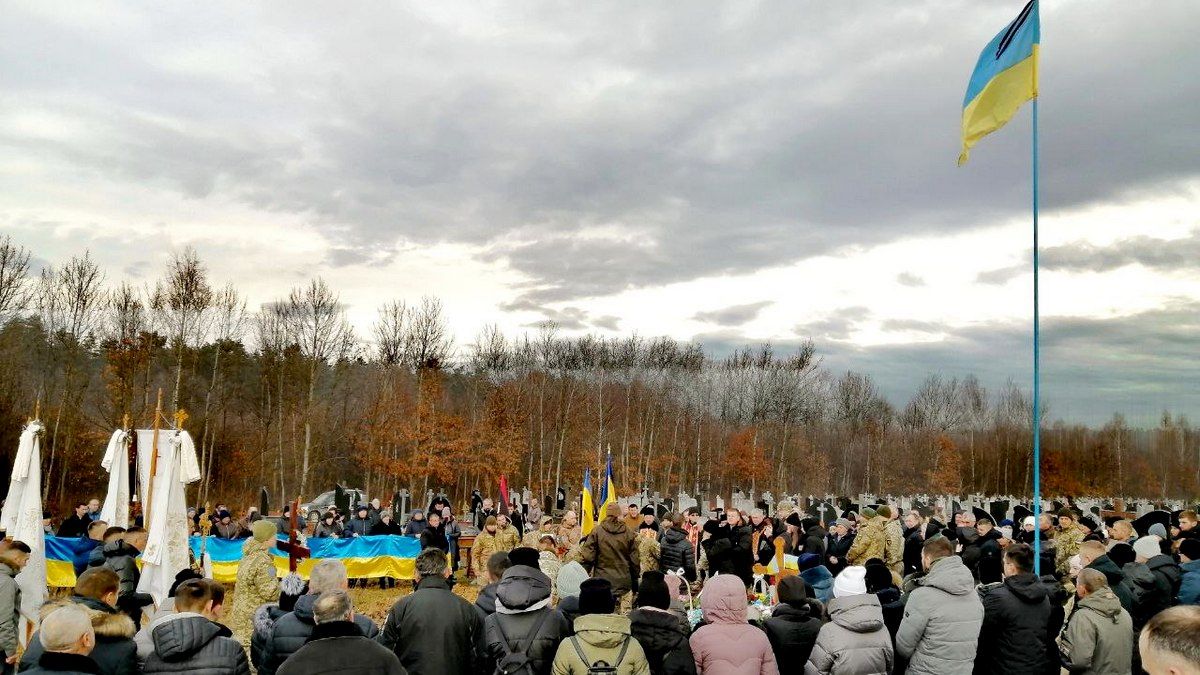 У Печеніжині попрощались із загиблим захисником Володимиром Недільським 5