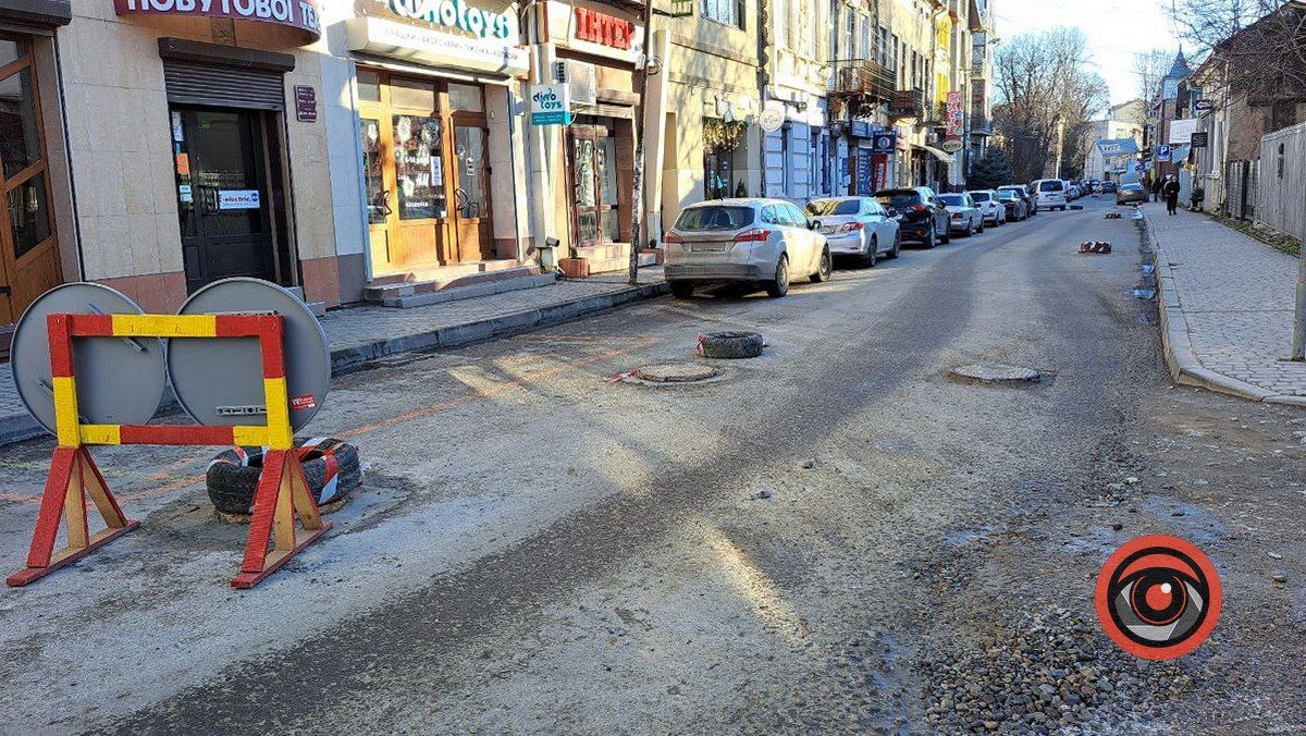 На вулиці Валовій ускладнений рух транспорту 1