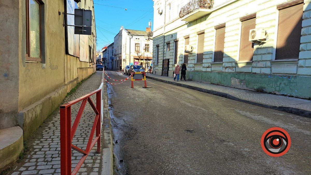 На вулиці Валовій ускладнений рух транспорту 2