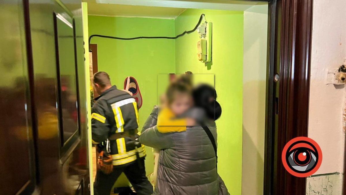 В одній з коломийських квартир застрягла дитина 2