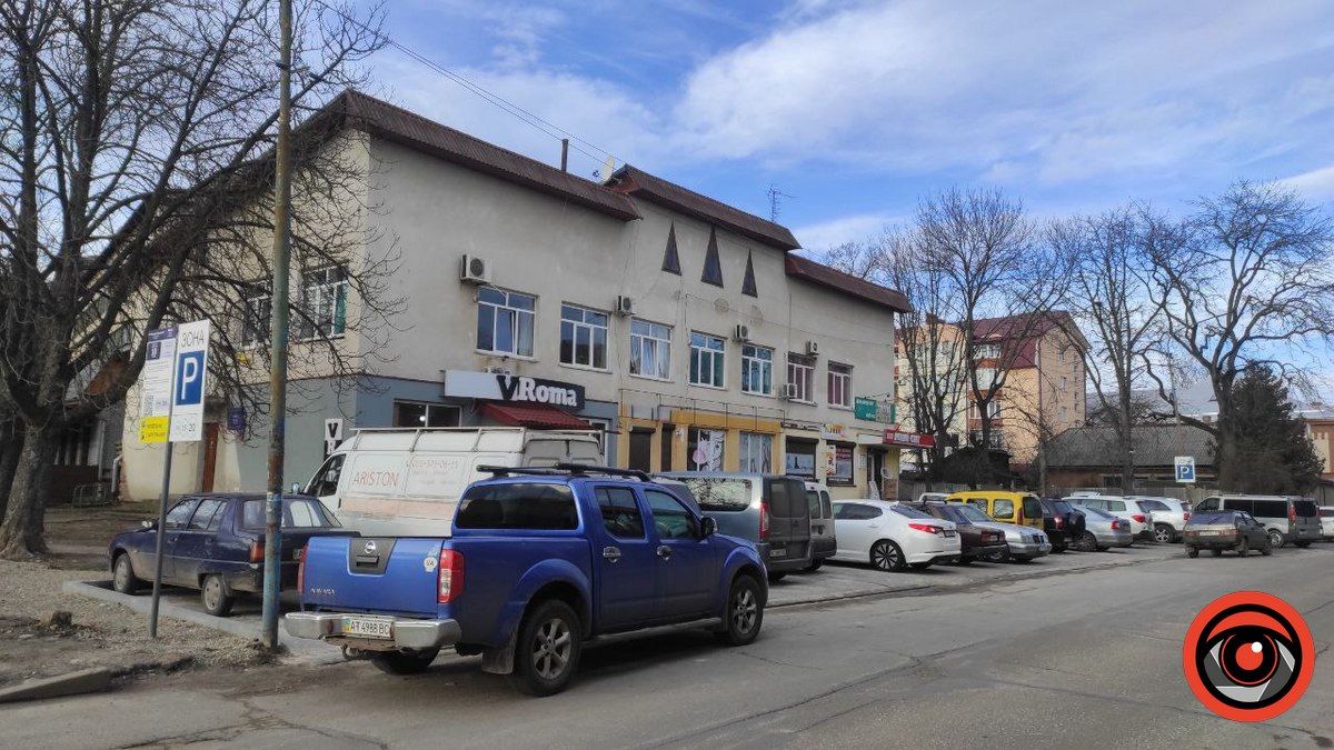 Відремонтований тротуар в Коломиї виявився платною парковкою, а роботи почались до оголошення тендеру 1