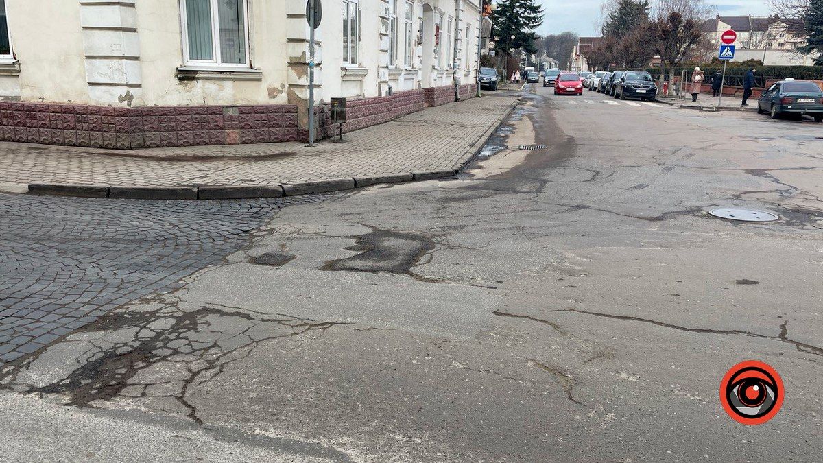 Проблему вирішено: надокучливу яму на Франка залатали