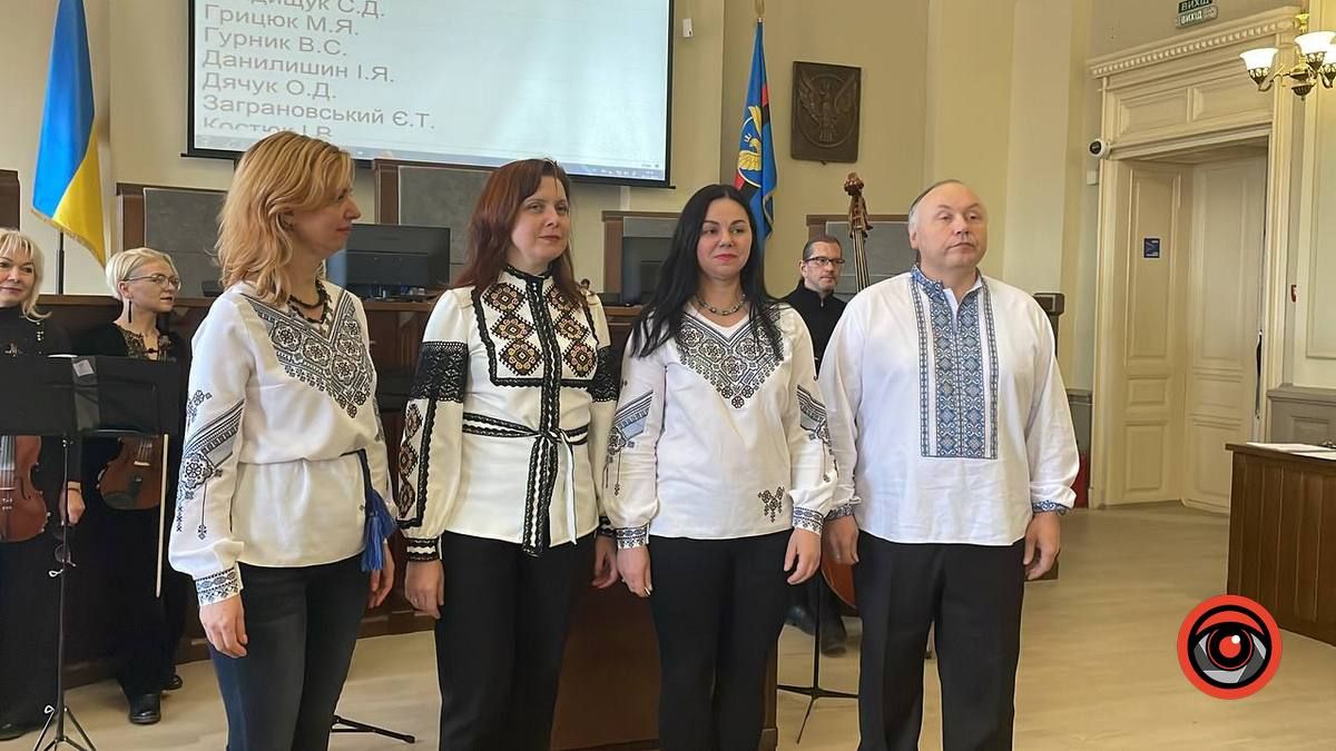 Пленарне засідання у ратуші розпочалось з музичного привітання 3