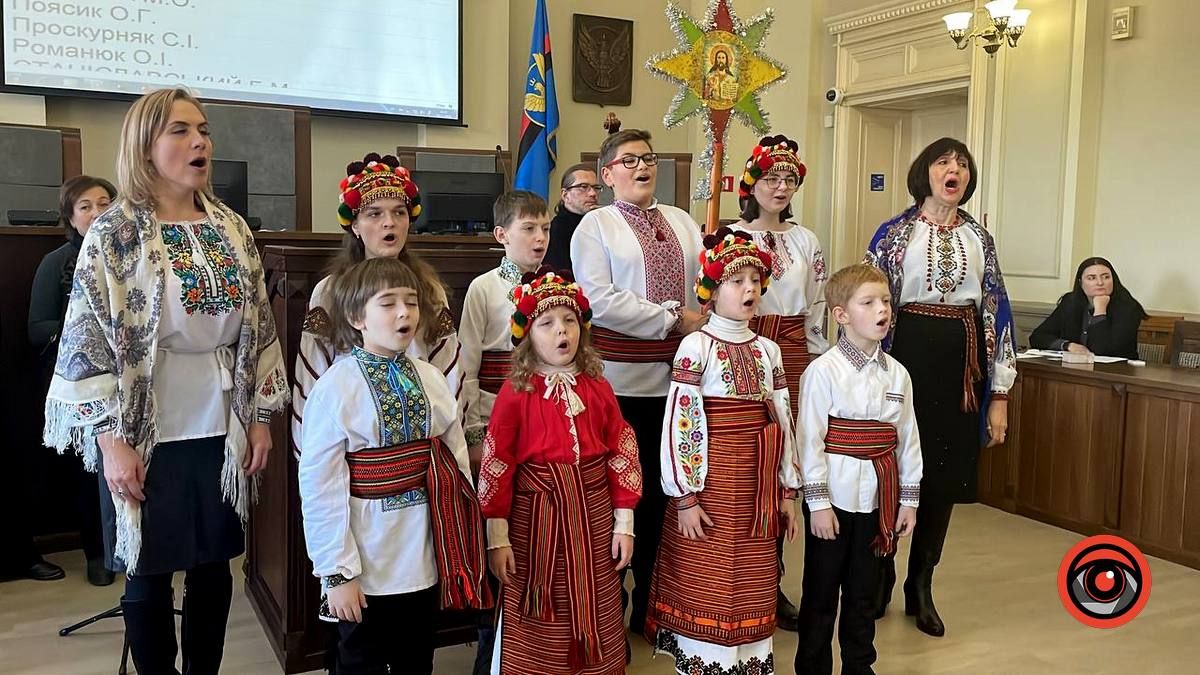 Пленарне засідання у ратуші розпочалось з музичного привітання