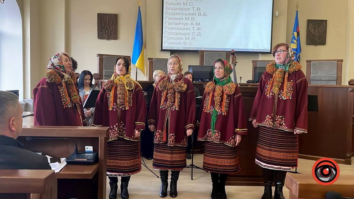 Пленарне засідання у ратуші розпочалось з музичного привітання 4