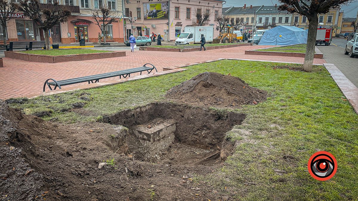 Під товщею ґрунту на пл. Відродження в Коломиї знаходяться залишки фонтанів 2