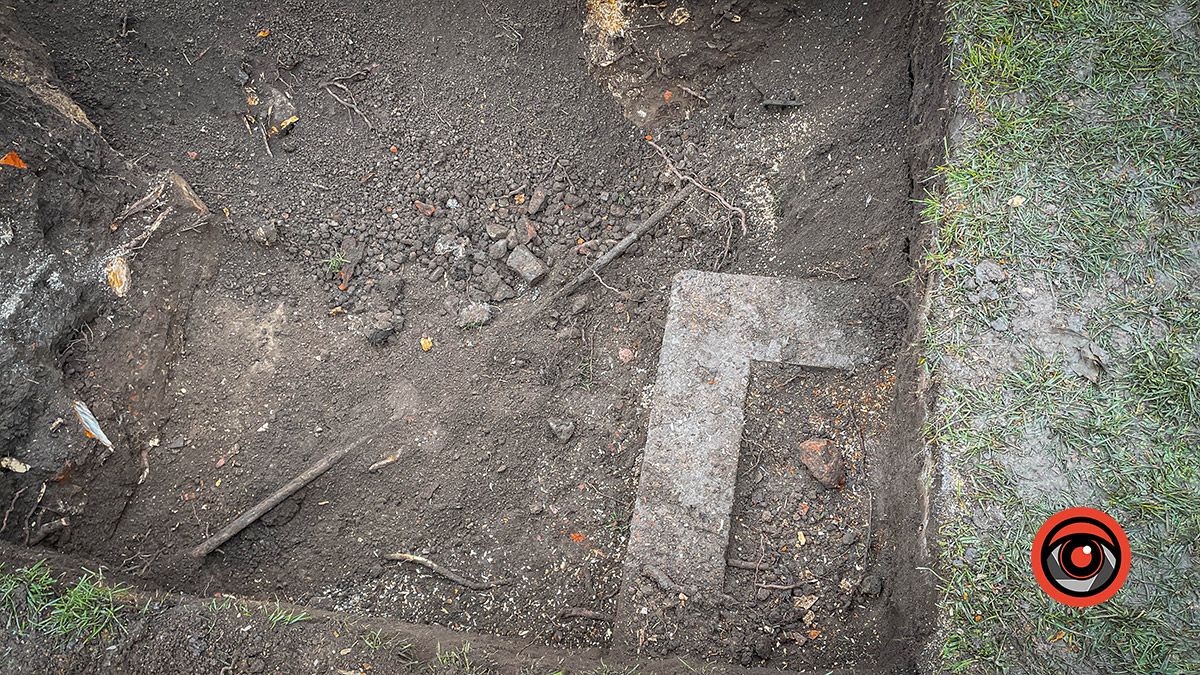 Під товщею ґрунту на пл. Відродження в Коломиї знаходяться залишки фонтанів 1