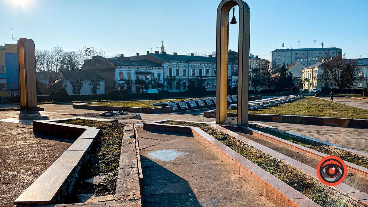 Історія руйнації: площа Коломиї, повна скорботи