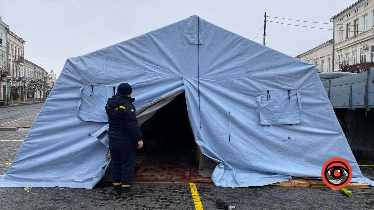 Благодійники допомогли запастися водою та напоями пункту незламності в Коломиї