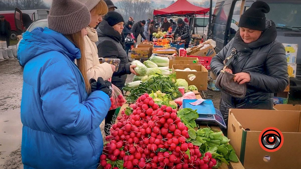 Косівський базар: 100-річні вишиванки, копчені коники та свині у багажнику 20