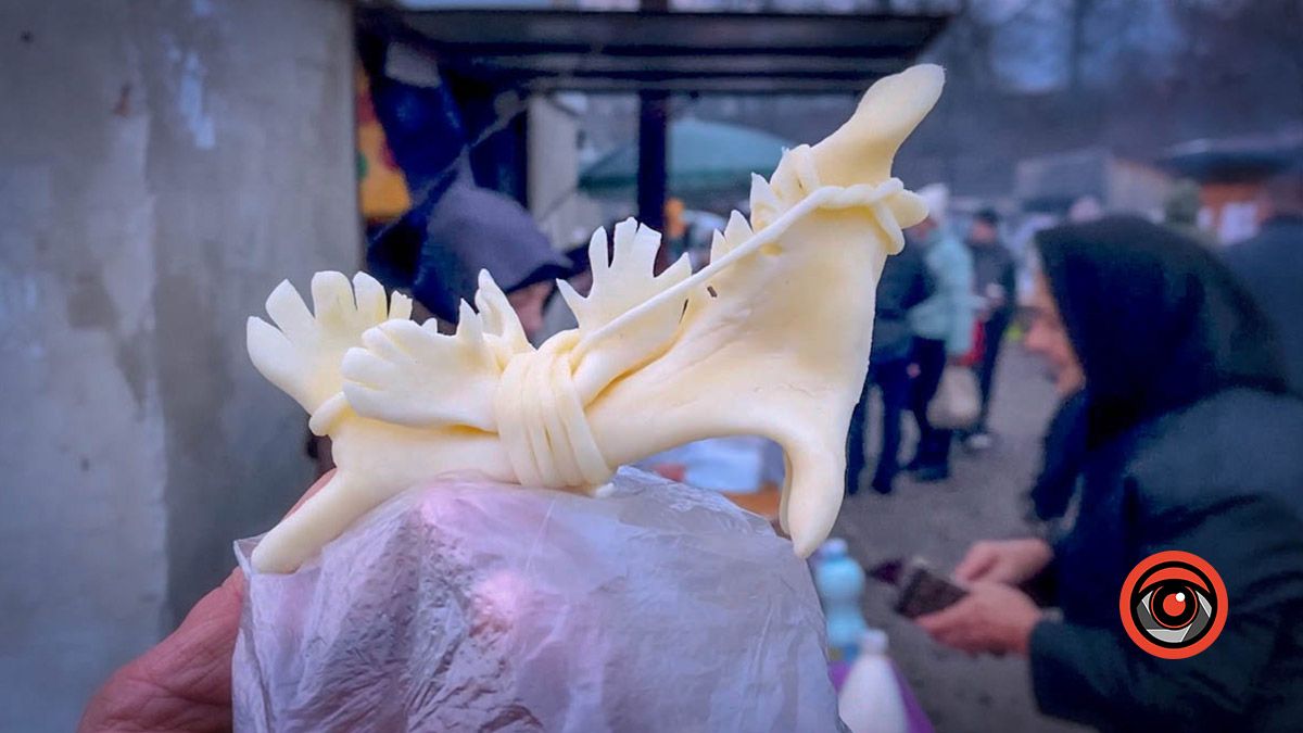 Косівський базар: 100-річні вишиванки, копчені коники та свині у багажнику 1