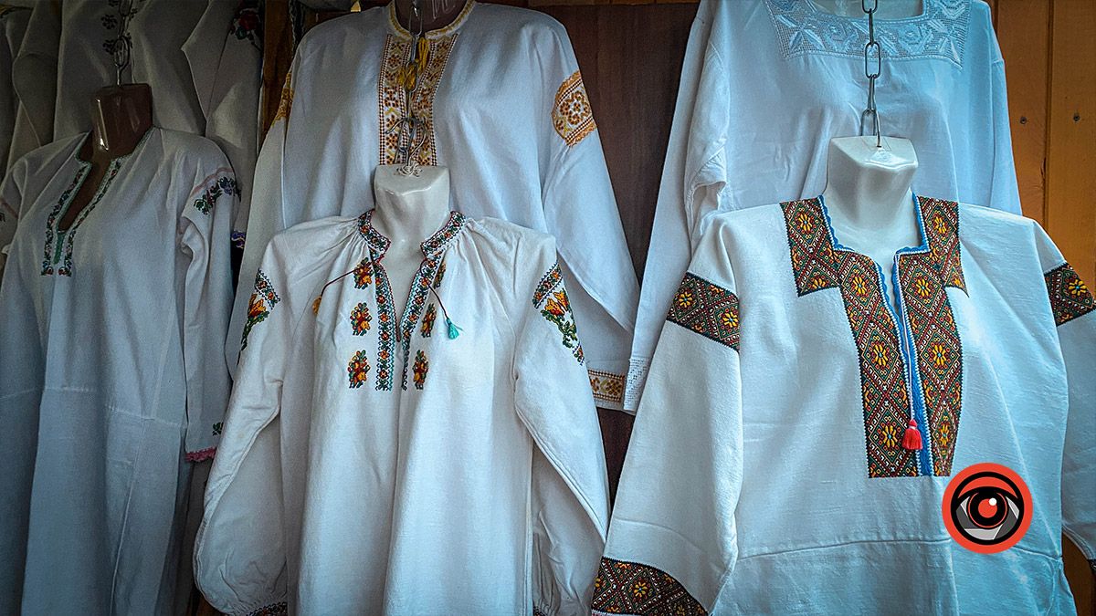 Косівський базар: 100-річні вишиванки, копчені коники та свині у багажнику 2