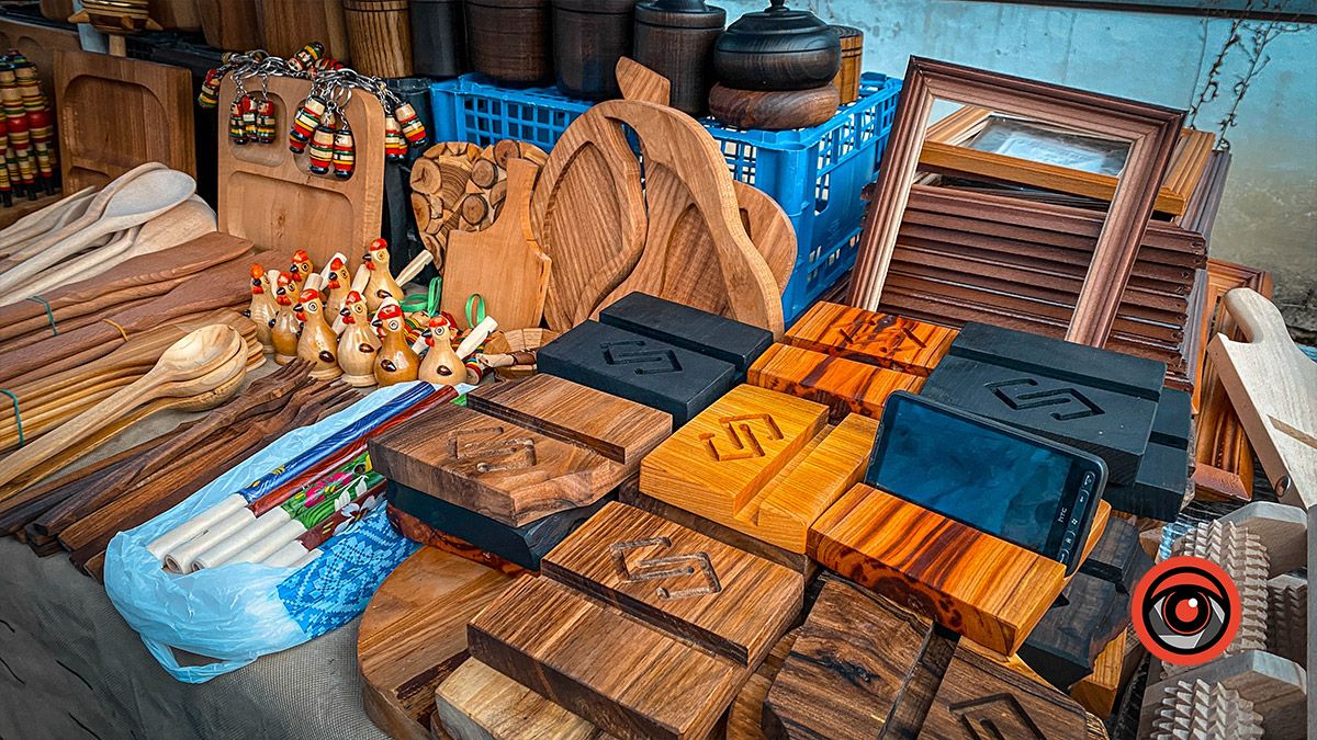 Косівський базар: 100-річні вишиванки, копчені коники та свині у багажнику 18