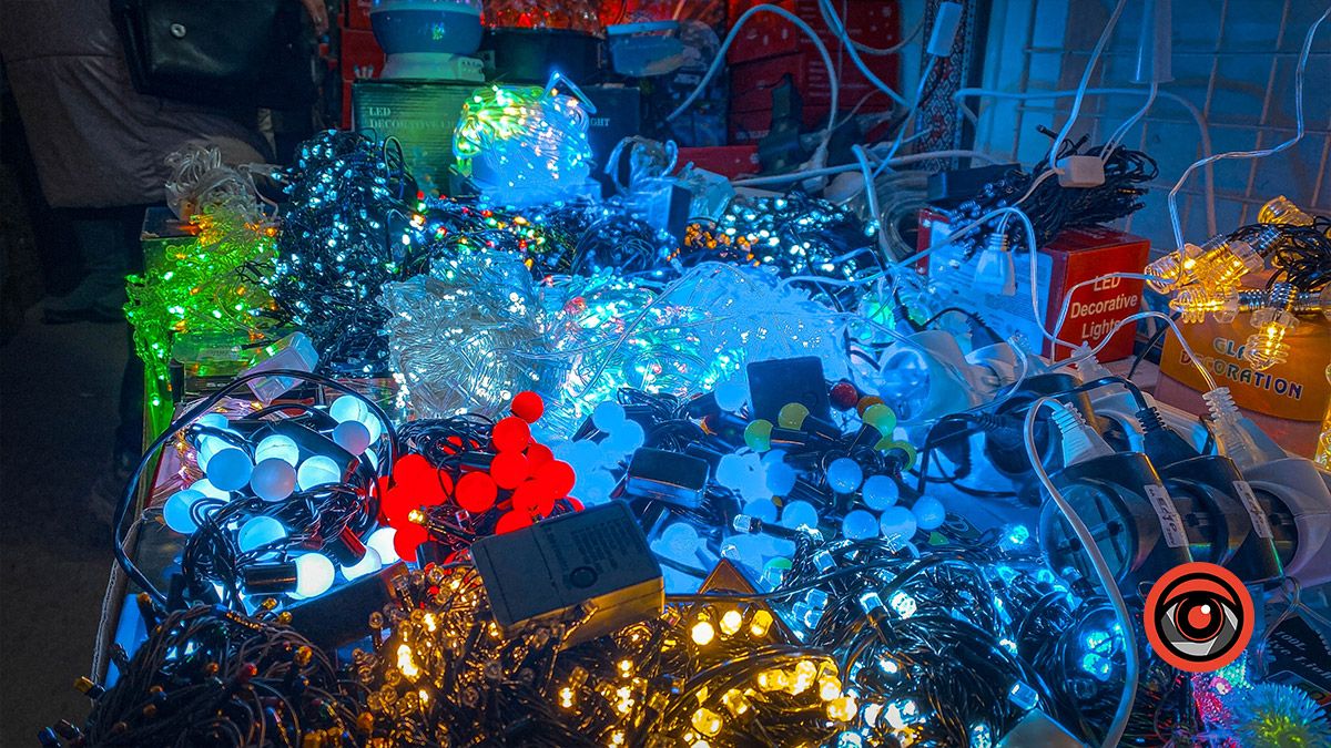 Базар у Кутах: божі ціни і купа краму 3