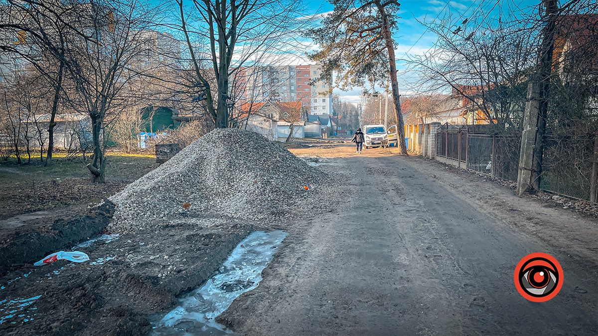 Чому коломияни змушені "місити" болото на вул. Шипайла 6