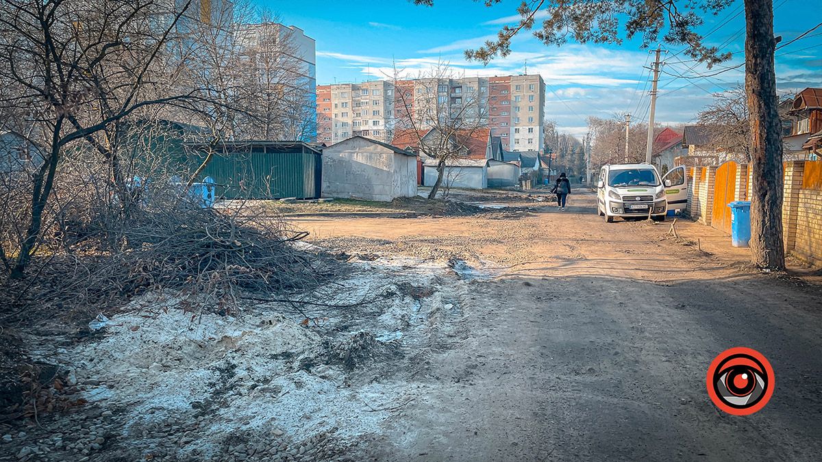 Чому коломияни змушені "місити" болото на вул. Шипайла 1