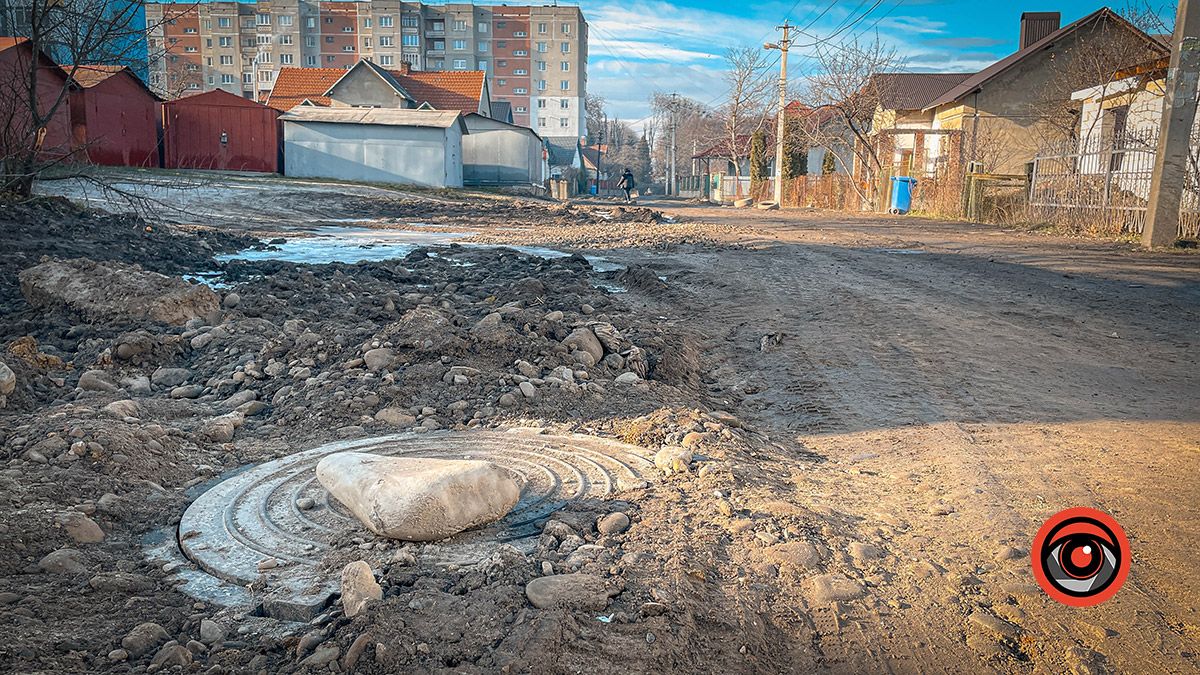 Чому коломияни змушені "місити" болото на вул. Шипайла 3