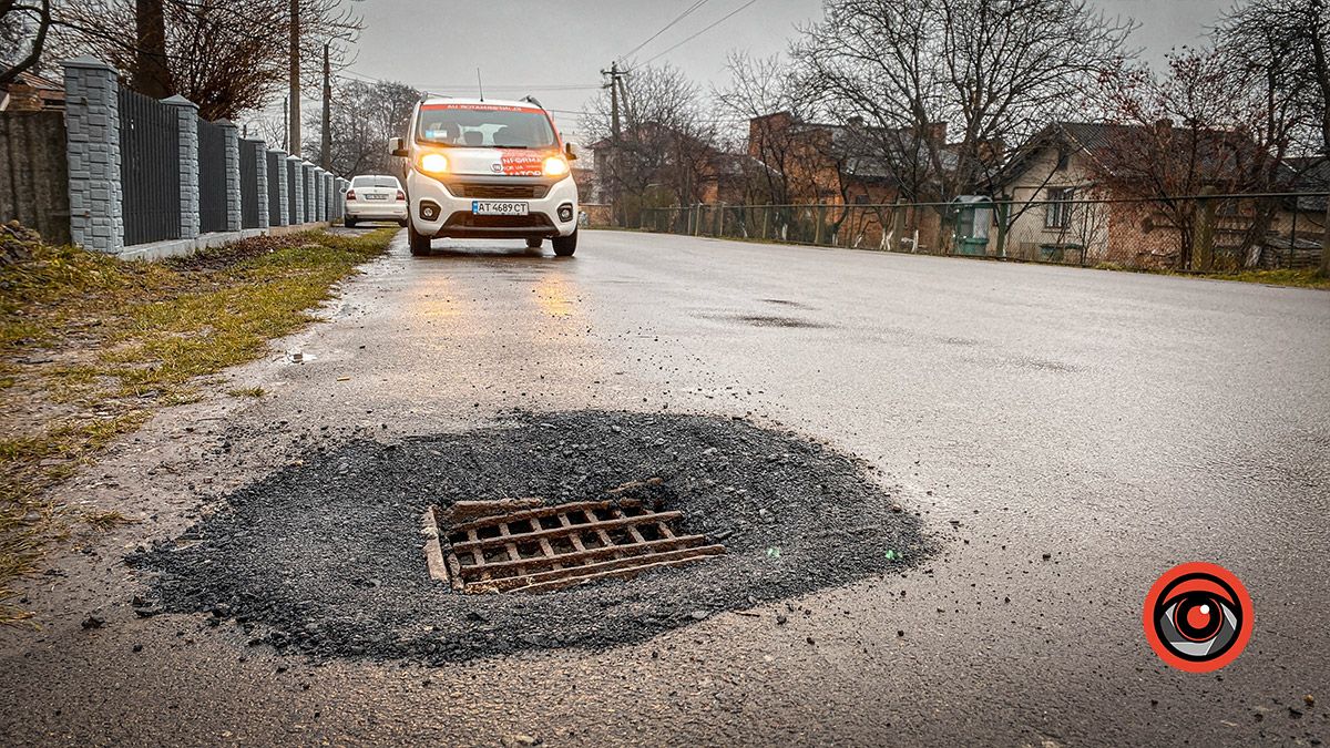 Зробили і... переробили: нову дорогу на вул. Старицького в Коломиї вже латали 8