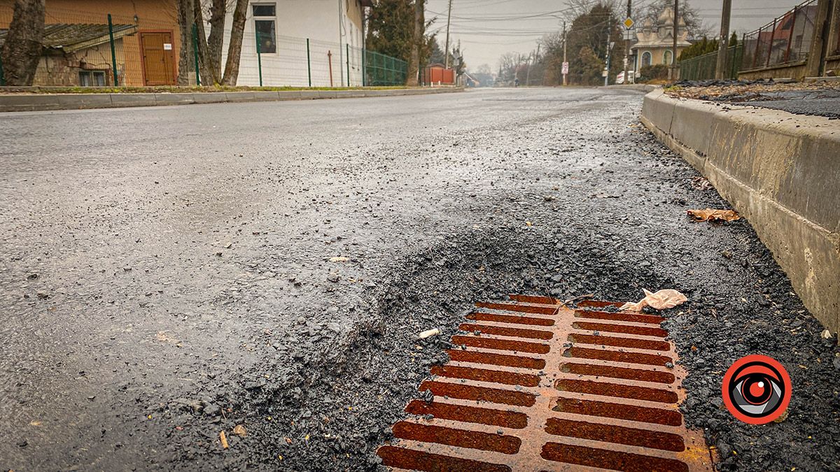 Зробили і... переробили: нову дорогу на вул. Старицького в Коломиї вже латали 9