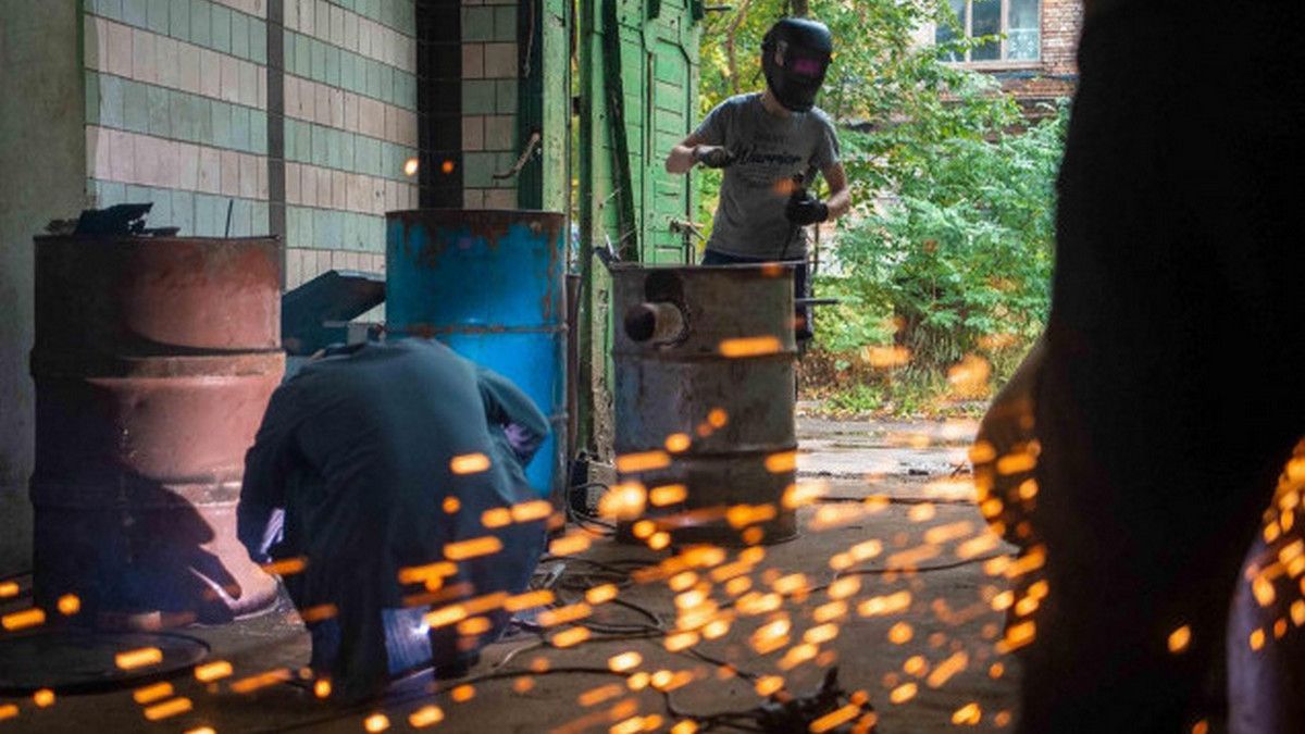 Енергетики Прикарпаття виготовляють печі для ЗСУ