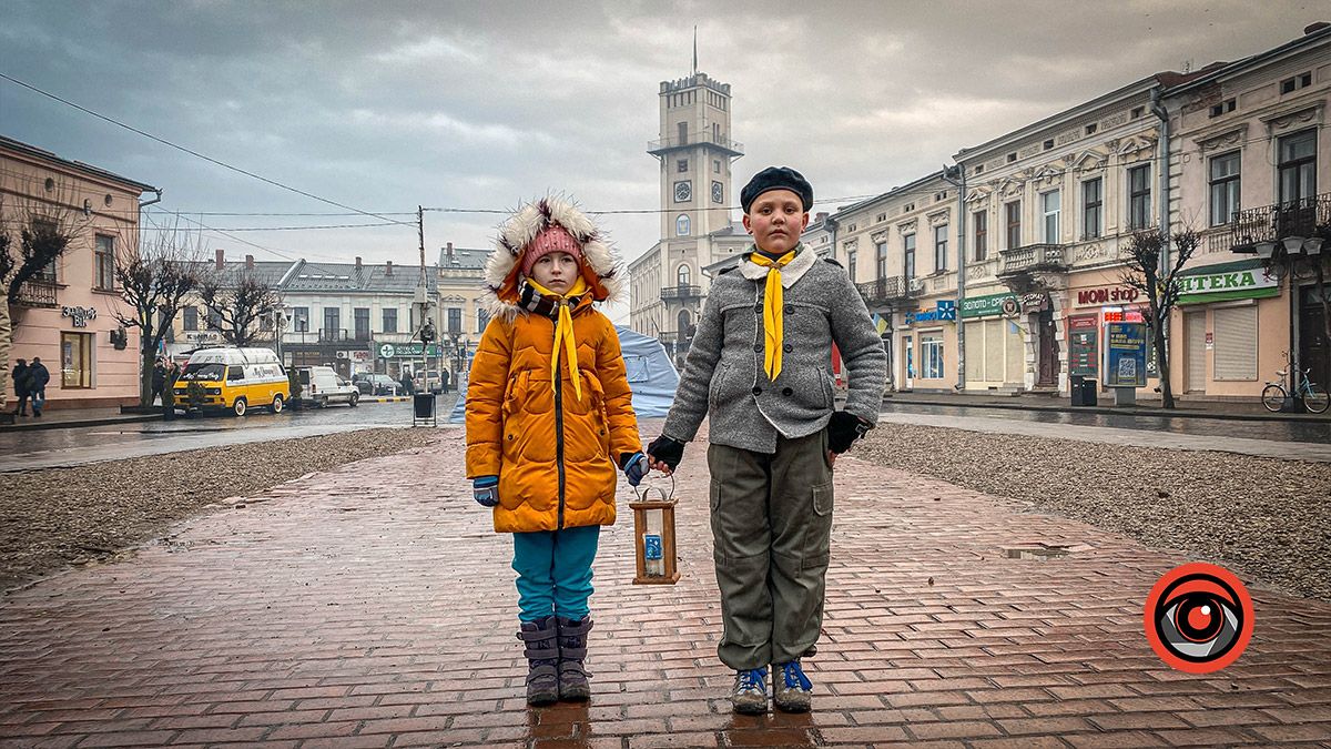 Різдвяна шопка на площі Відродження офіційно відкрита 8