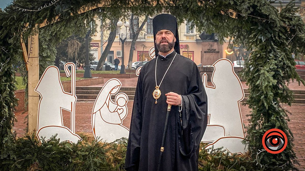 Різдвяна шопка на площі Відродження офіційно відкрита 7