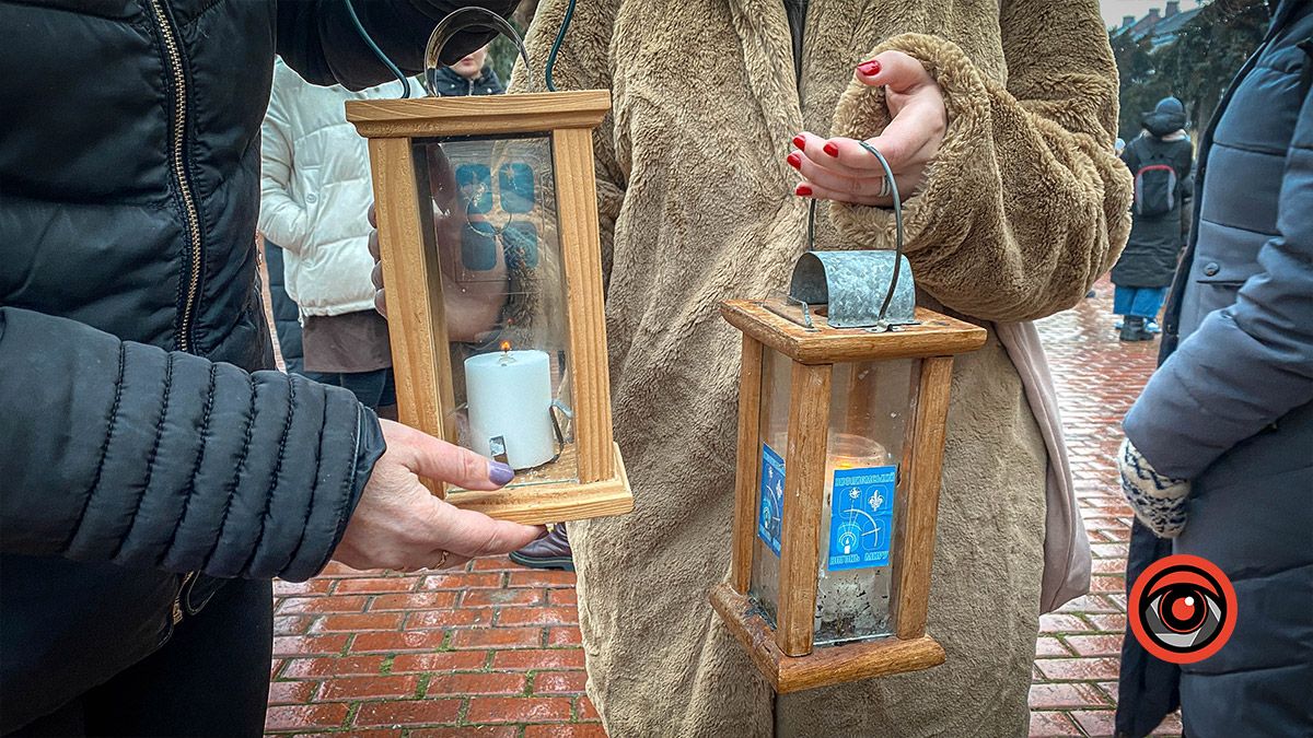 Різдвяна шопка на площі Відродження офіційно відкрита 6