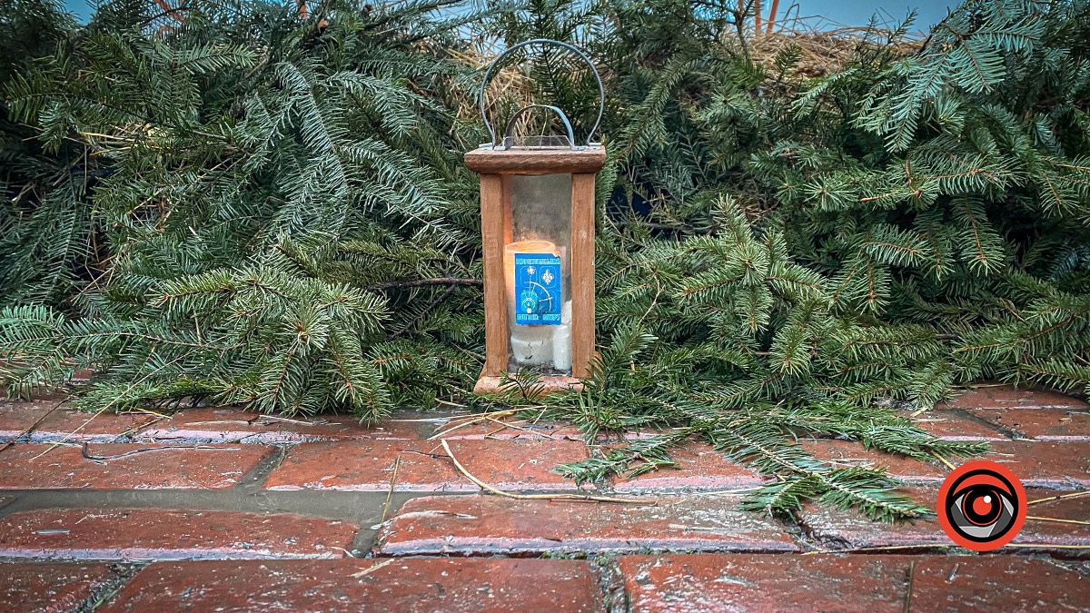 Різдвяна шопка на площі Відродження офіційно відкрита 12