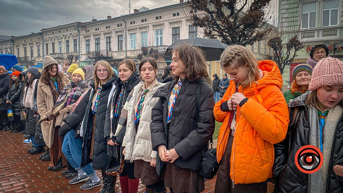 Різдвяна шопка на площі Відродження офіційно відкрита 4