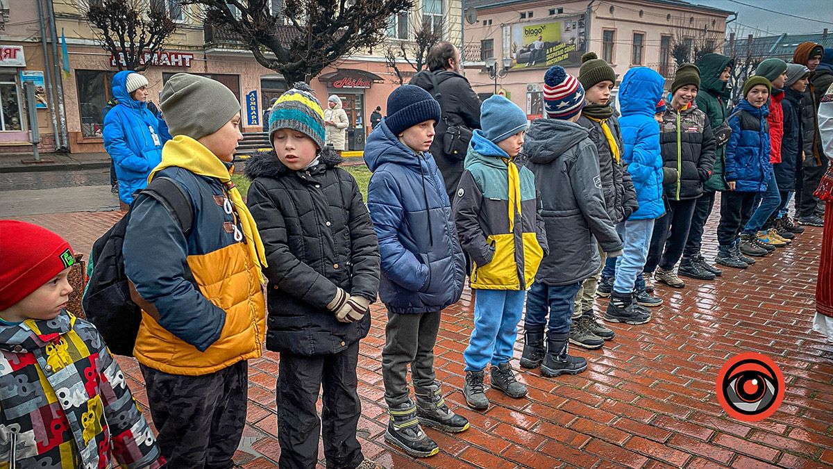 Різдвяна шопка на площі Відродження офіційно відкрита 3