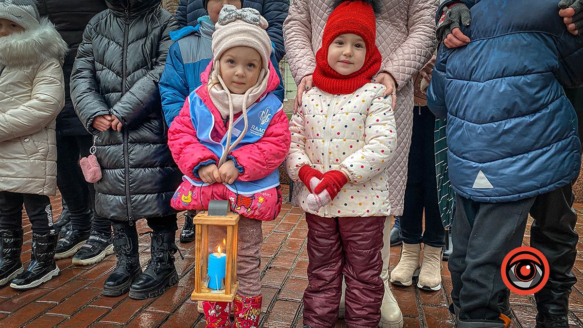 Різдвяна шопка на площі Відродження офіційно відкрита 2