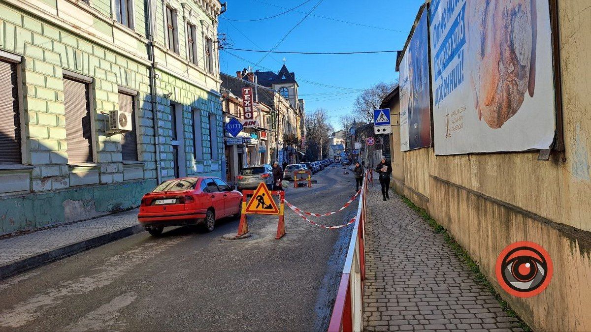 На вулиці Валовій ускладнений рух транспорту