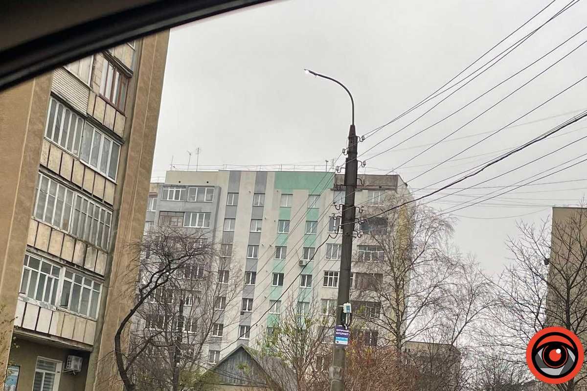 Дивна економія: в Коломиї серед дня світять ліхтарі 2