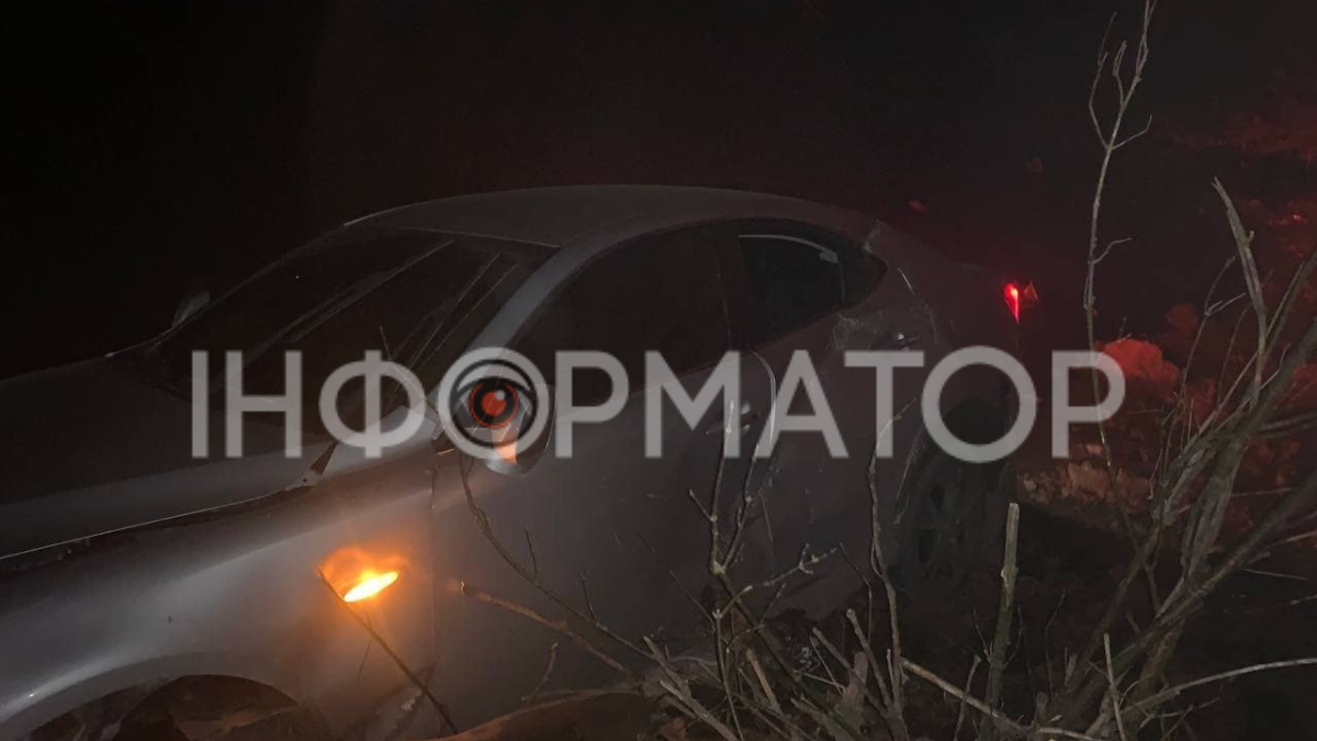 На Коломийщині машина злетіла з моста 3