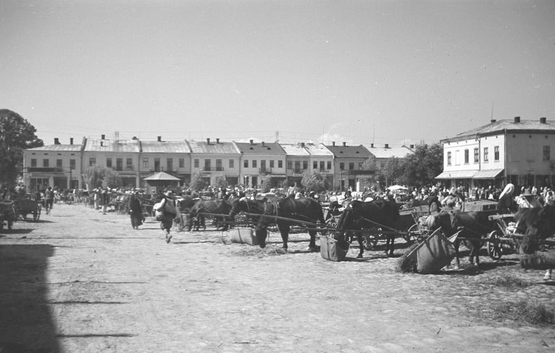 Базарний день: столітні фото коломийської площі Ринок 6