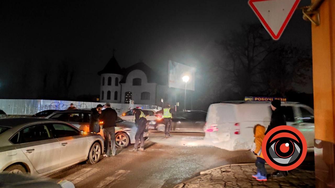 Майже одночасно на вул. Грушевського в Коломиї трапилось дві ДТП 4
