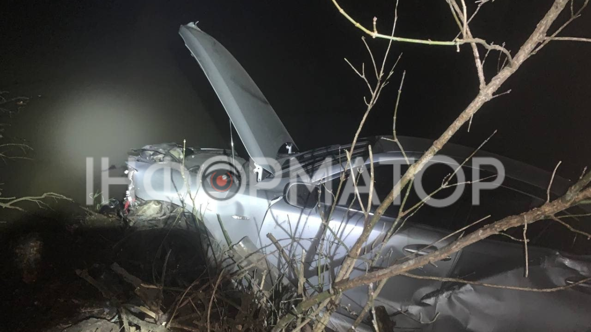 На Коломийщині машина злетіла з моста 2