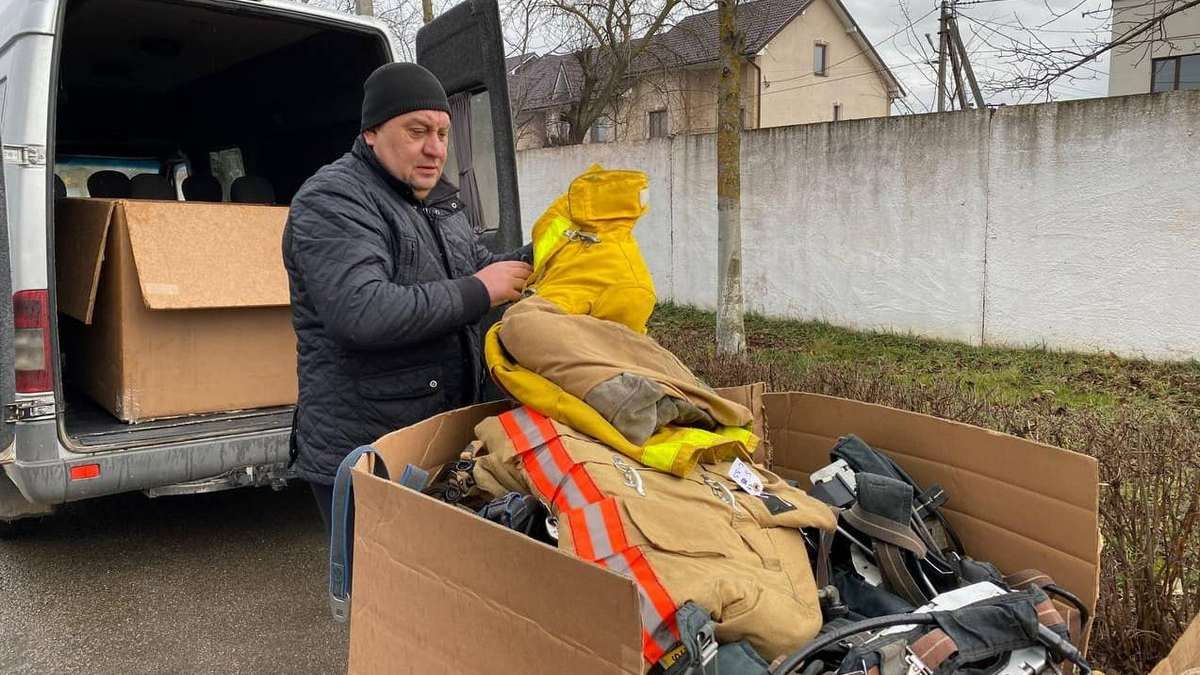 Пожежникам Прикарпаття передали спорядження та обладнання 2