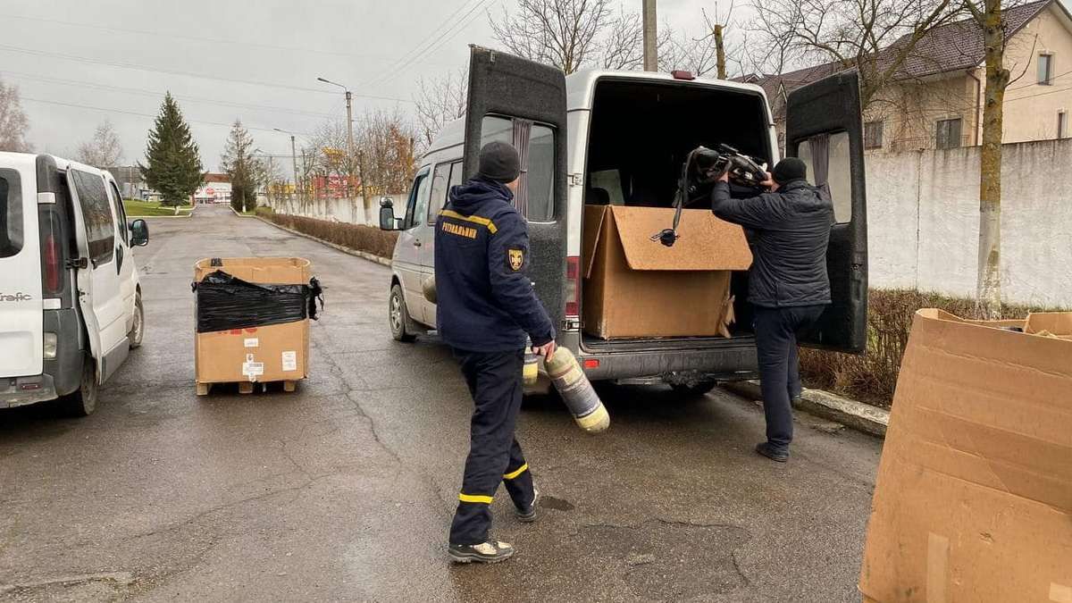 Пожежникам Прикарпаття передали спорядження та обладнання 3