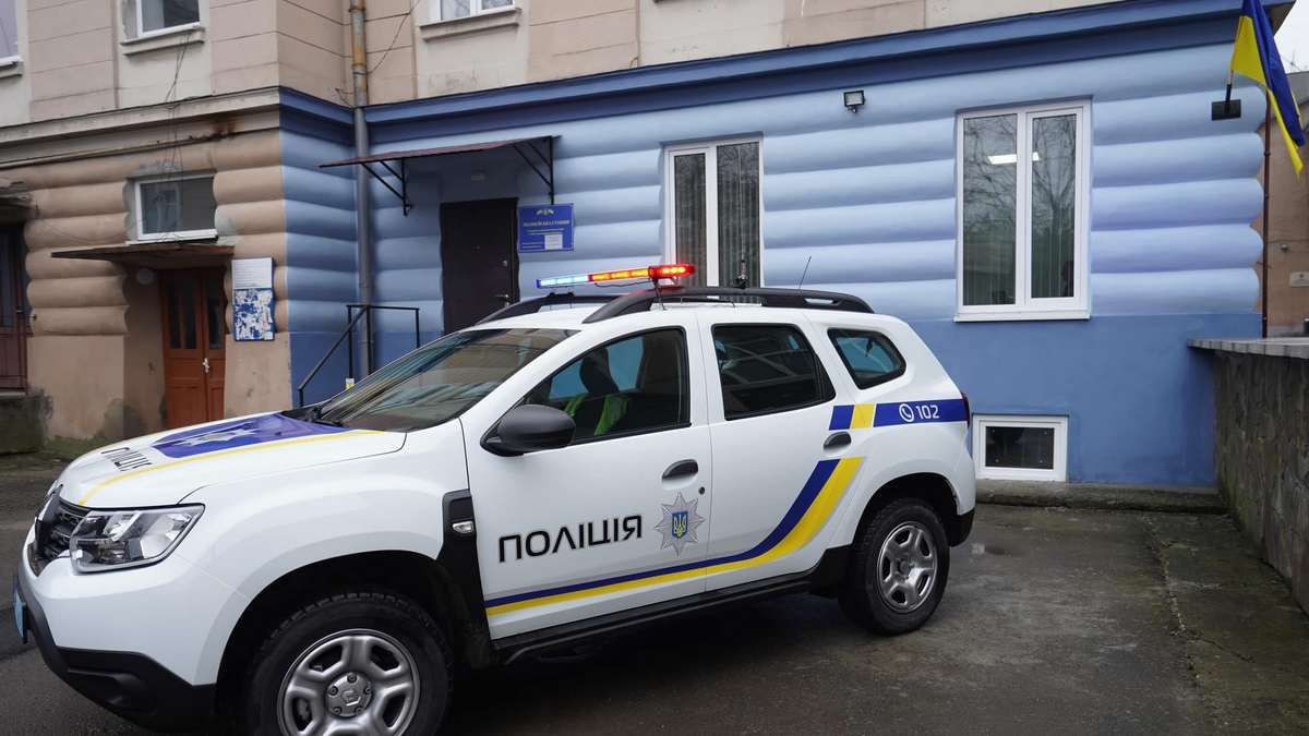У двох мікрорайонах Коломиї відкрили поліцейські станції та закупили авто